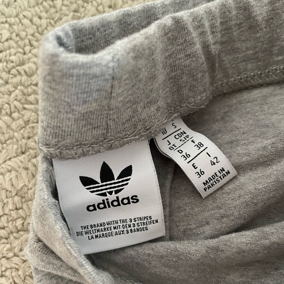 ESSENTIALS 3-STRIPES HIGH-WAISTED SINGLE JERSEY LEGGINGS - Picture 4 of 4